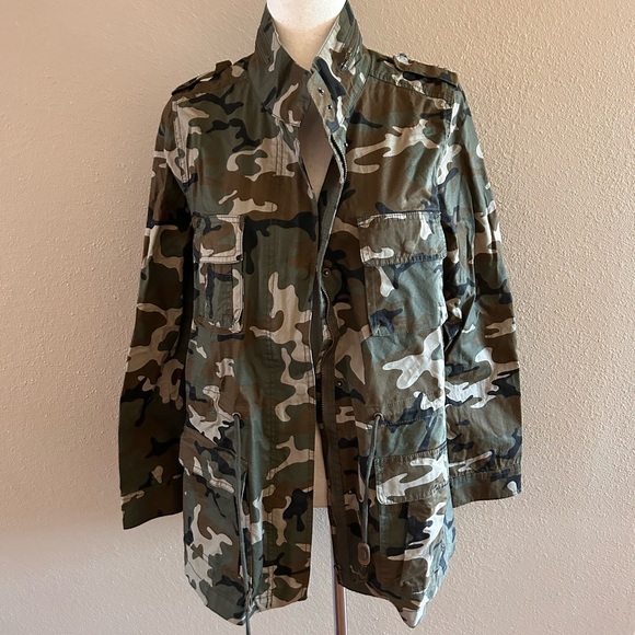 Camouflage utility jacket with button up and zip front - Picture 6 of 14